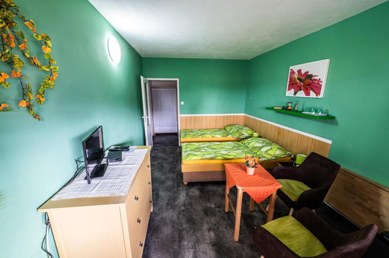 Penzion U Tulaka Dobrichovice Luaran gambar