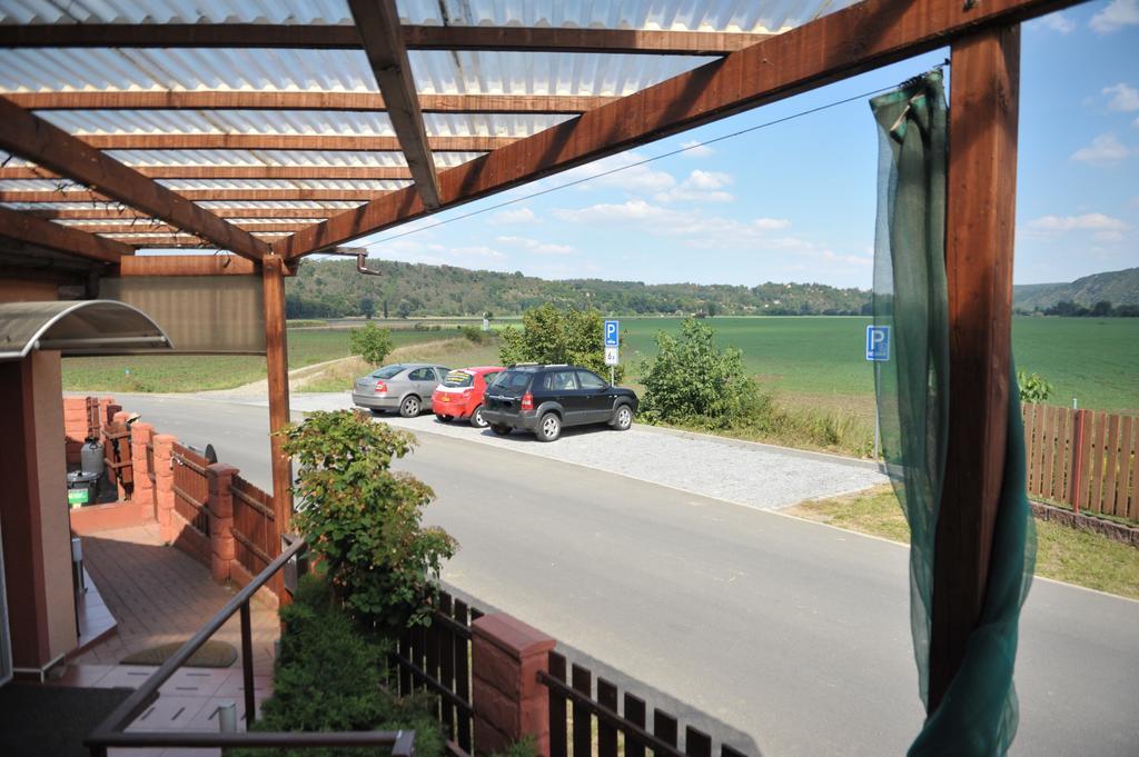 Penzion U Tulaka Dobrichovice Luaran gambar